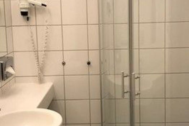 Room 7 of 79
