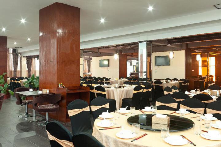 Dining 1 of 27