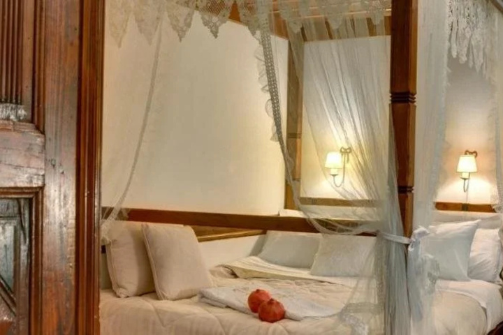 Room 3 of 15