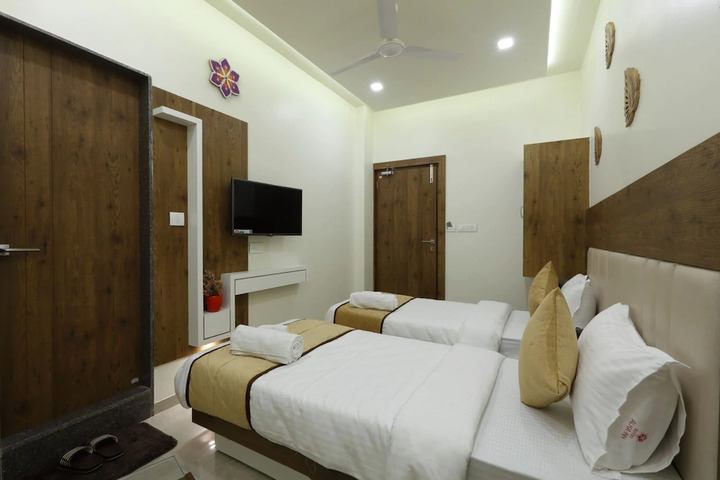 Room 3 of 9