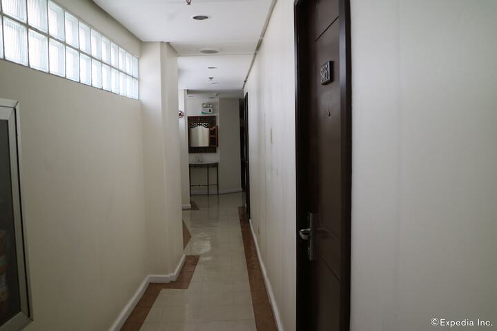Ballroom/Hall 69 of 77