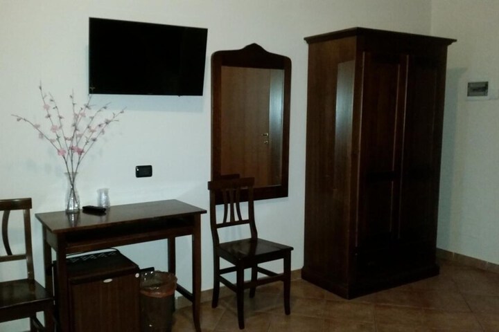 Room 9 of 35