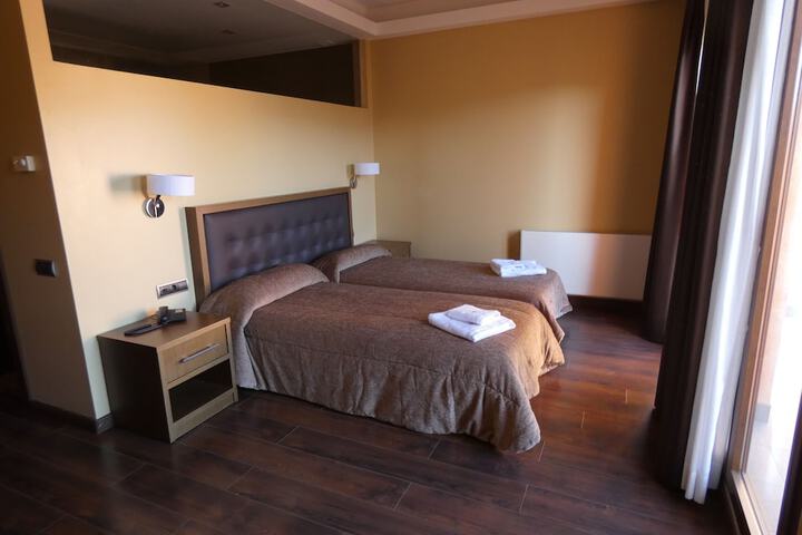 Room 16 of 44
