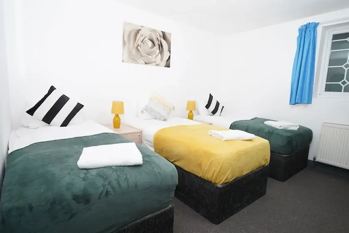Room 3 of 12