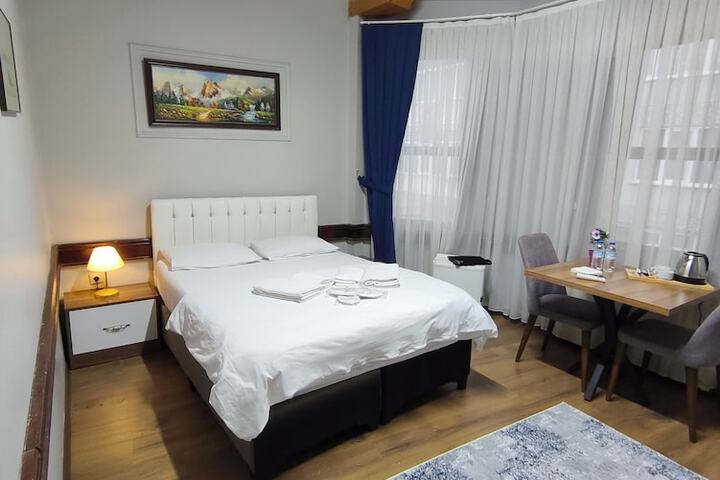 Room 5 of 9