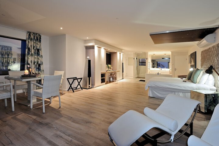 Room 4 of 63