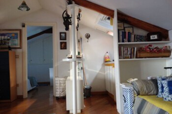 Room 9 of 13