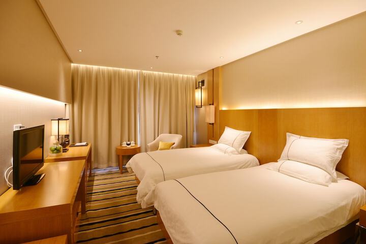 Room 12 of 32