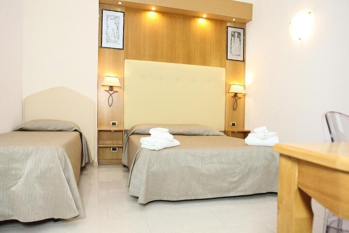 Room 14 of 27