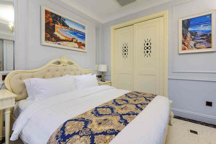 Room 44 of 195