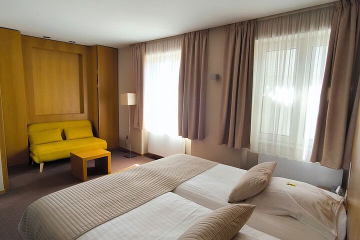 Room 17 of 52