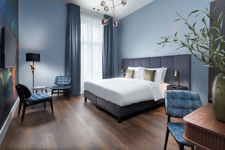 Room 4 of 25