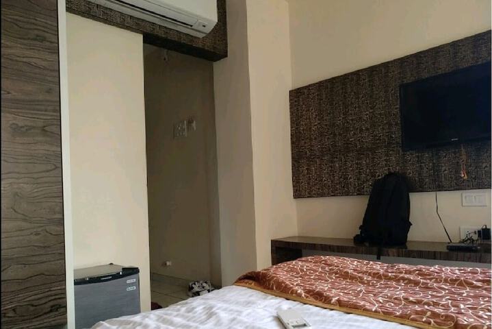 Room 10 of 13