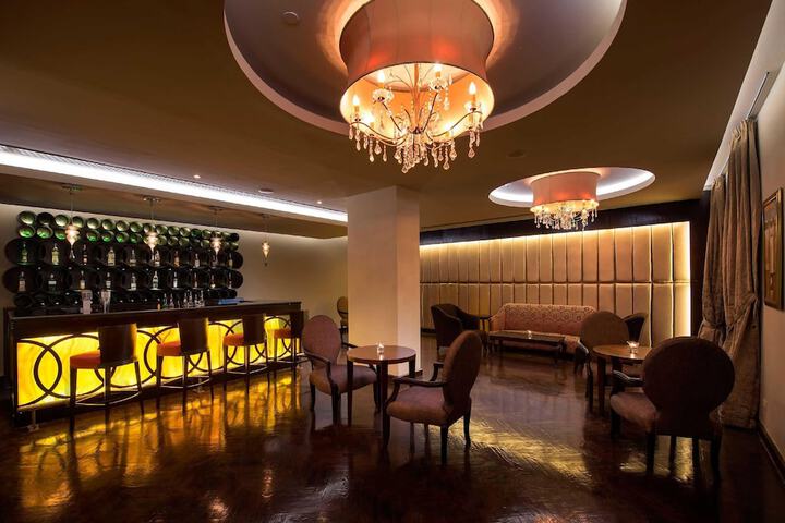 Lounge 89 of 105
