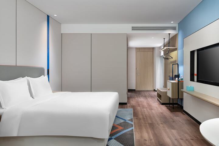 Room 9 of 47