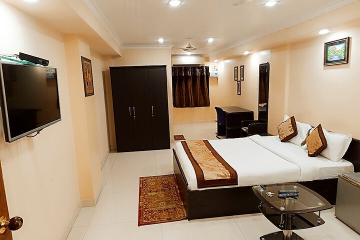 Room 13 of 23