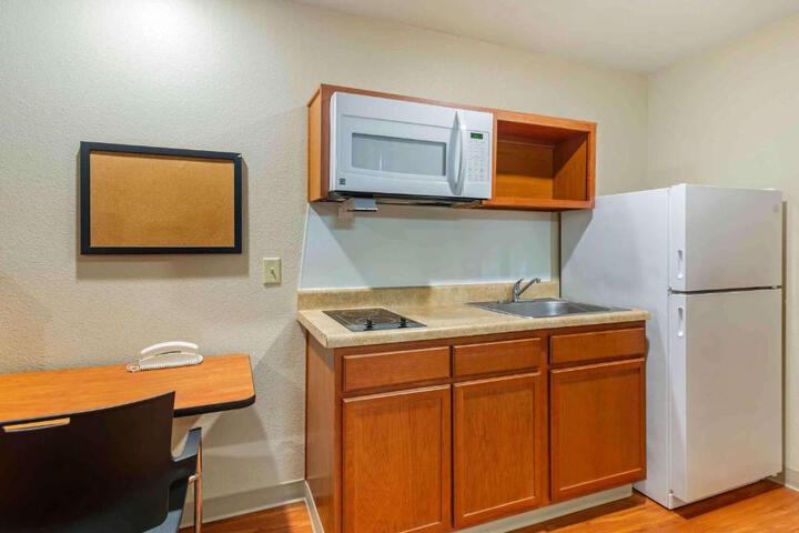 Standard Studio 1 Double Bed Refrigerator, Microwave (5 of 11)
