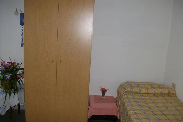 Room 2 of 9