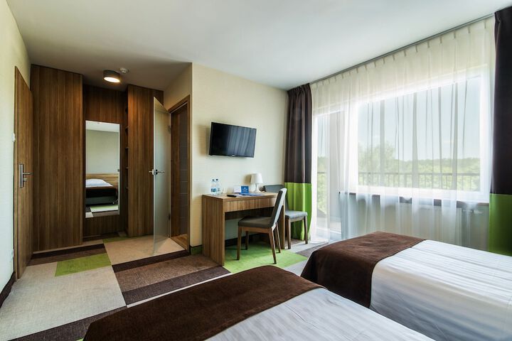 Room 3 of 44