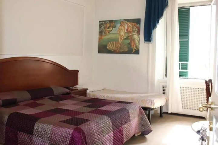 Room 6 of 10