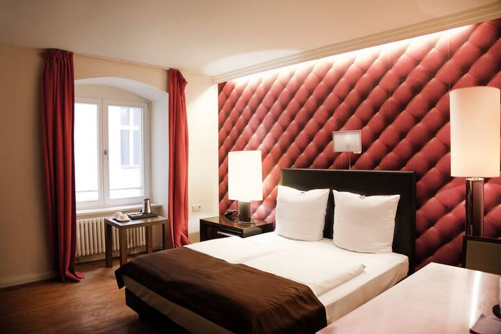 Room 33 of 82