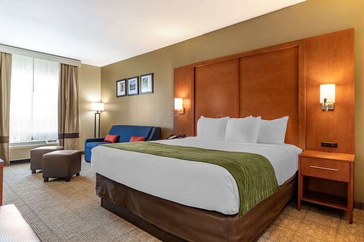 1 King Bed (5 of 12)