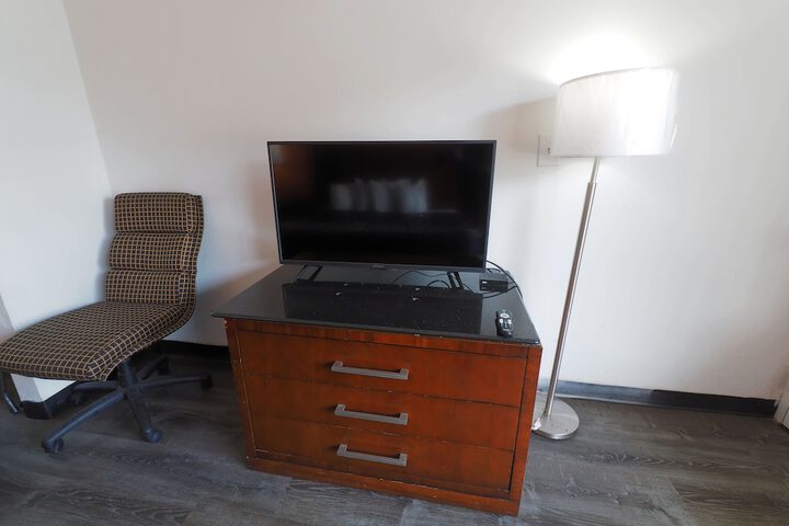 Renovated Standard King Bed (6 of 15)