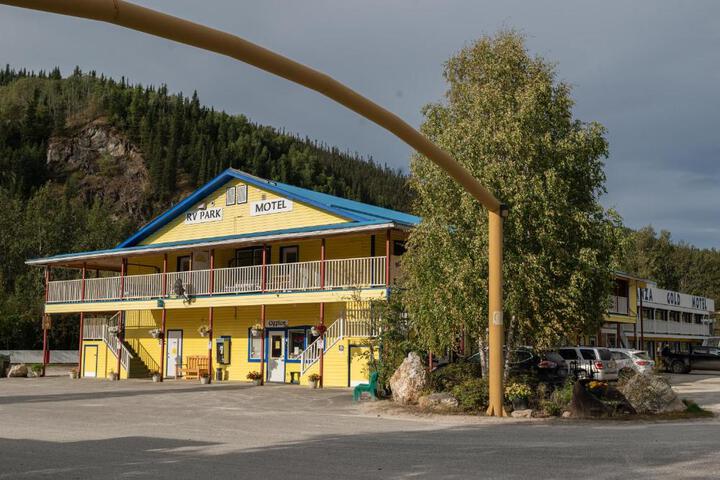 Exterior of Bonanza Gold Motel