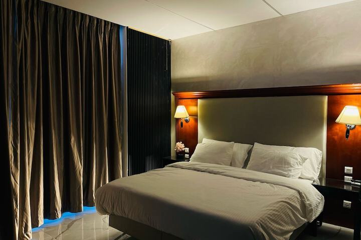 Room 6 of 17