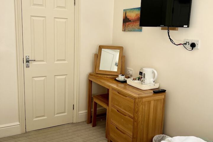 Room 8 of 41