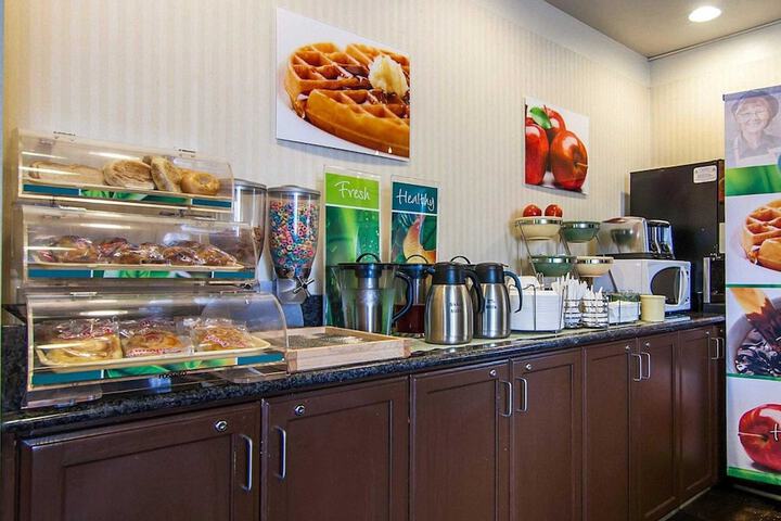 Breakfast/Coffee Service 88 of 107