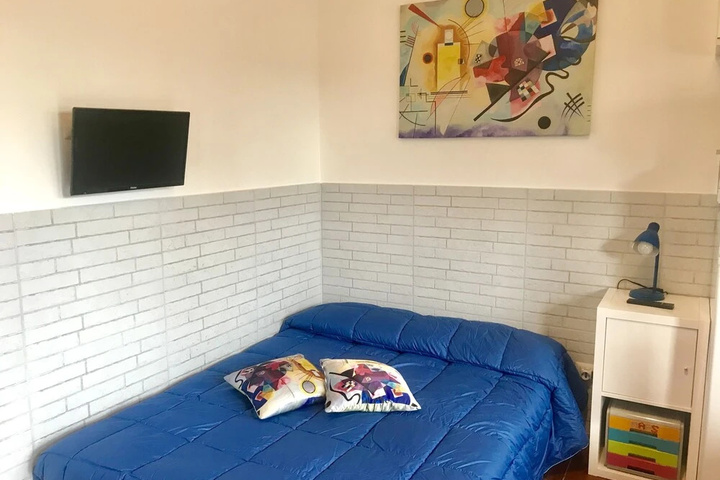 Room 5 of 16