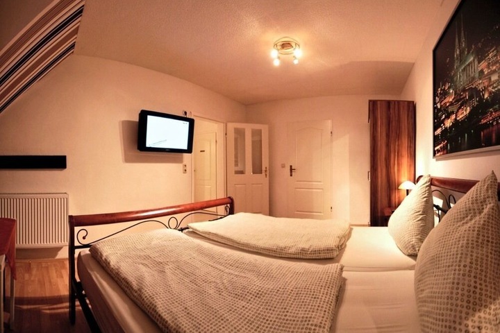 Room 10 of 62