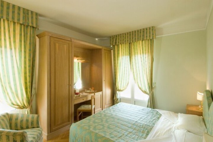 Room 18 of 127