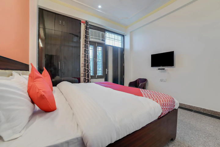 Room 4 of 14