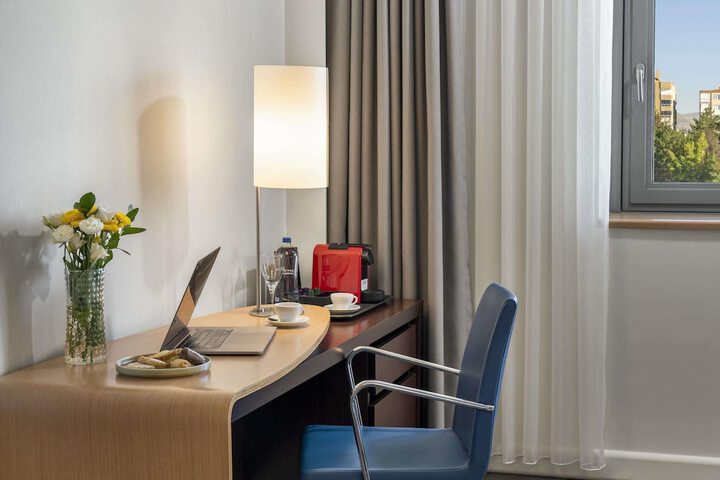 Room 16 of 53