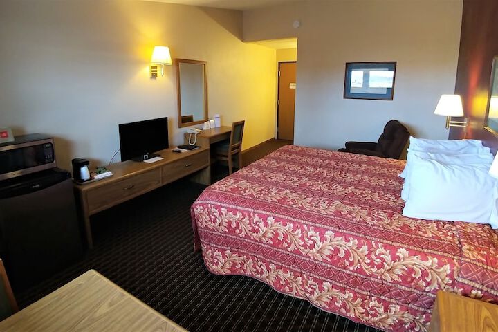 1 King Bed (3 of 7)