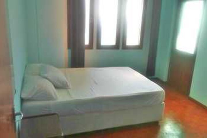 Room 6 of 11