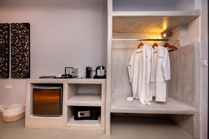 Room 34 of 192