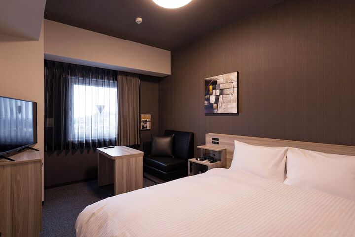 Room 13 of 38