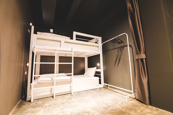 Room 13 of 61