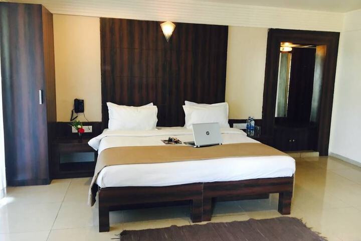 Room 4 of 25