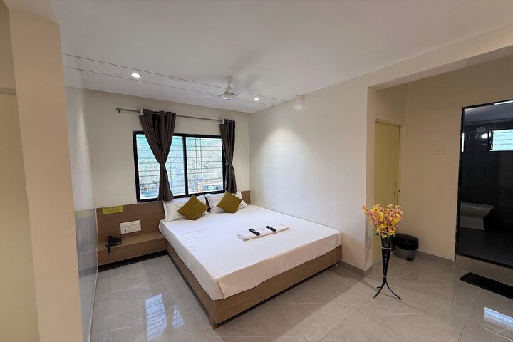 Room 5 of 17