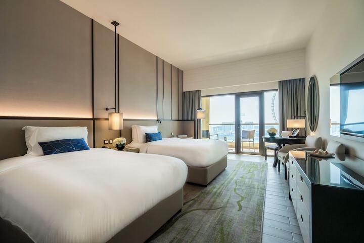 Room 19 of 211