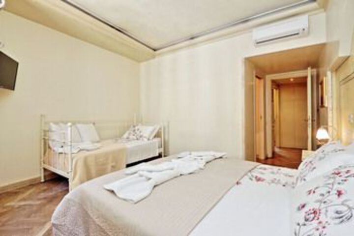 Room 50 of 107