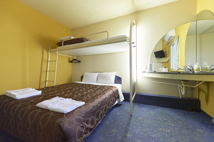 Room 4 of 61