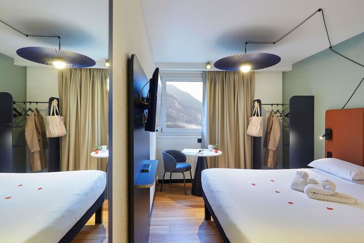 Room 15 of 49