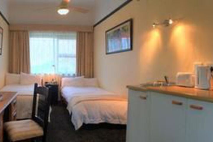 Room 13 of 18
