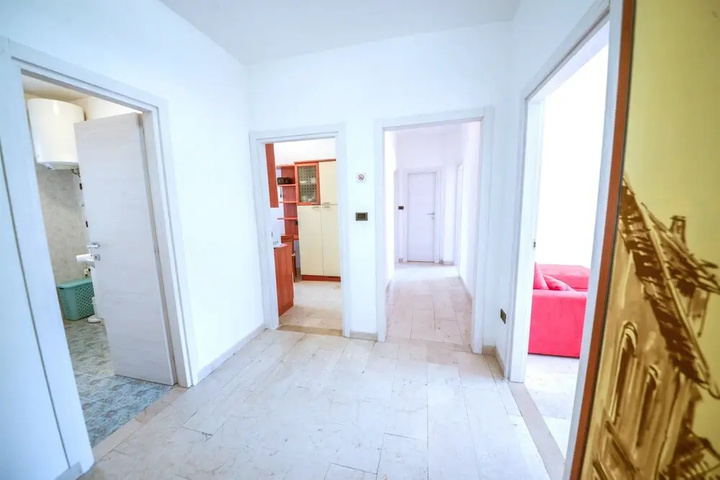 Room 9 of 20