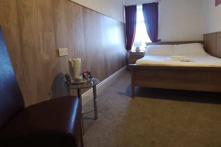 Room 22 of 102